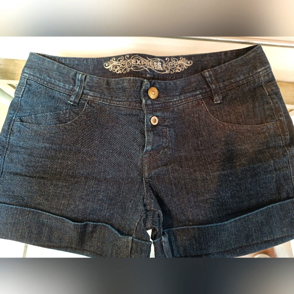 EXPRESS JEANS Cuffed Shorts